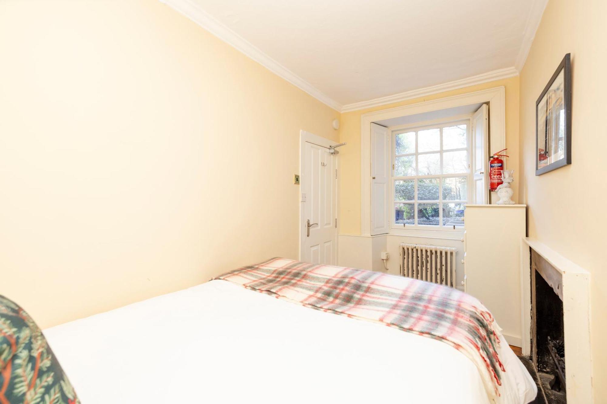 Joivy Beautiful Apartment, Private Garden, Calton Hill Эдинбург Экстерьер фото